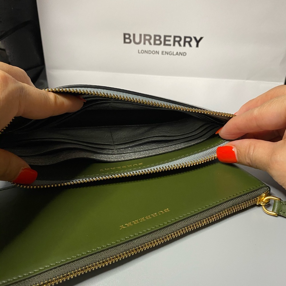 Burberry silver clutch - Picture 4 of 16